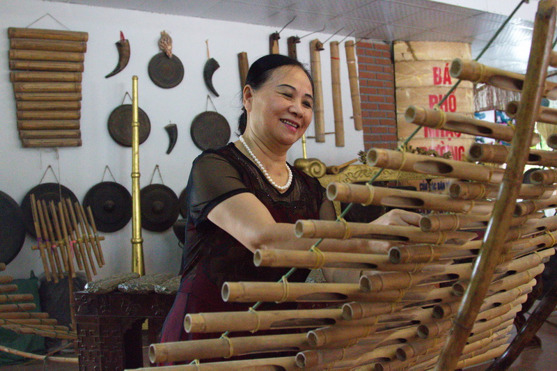 Trung instrument, vietnam